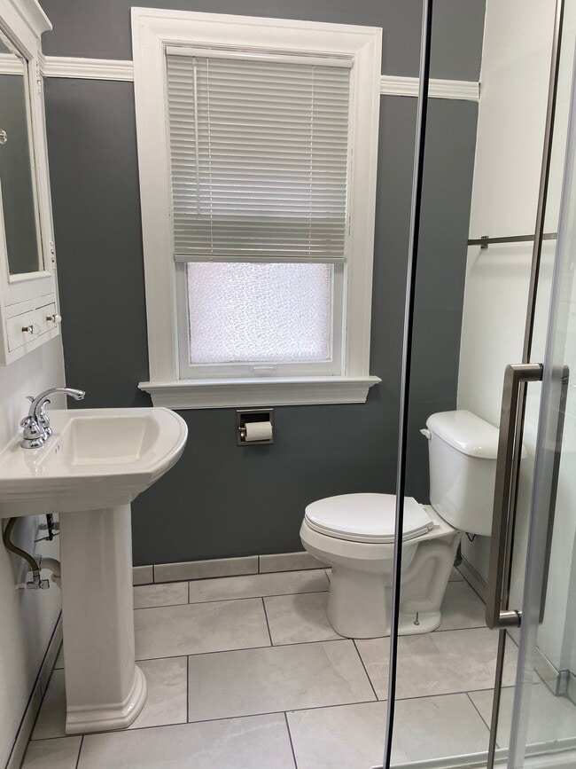 1117 S Layton Blvd, Unit Upper Flat in Milwaukee, WI - Building Photo - Building Photo