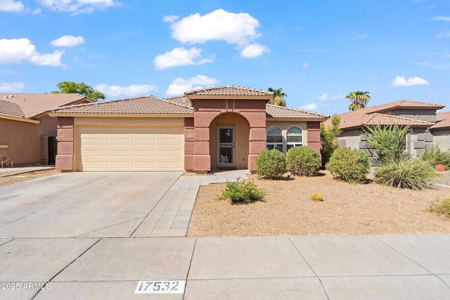 17532 W Caribbean Ln in Surprise, AZ - Building Photo