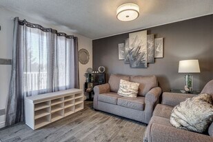 48 Vanbuskirk Dr, Unit SI ID1340602P in St Thomas, ON - Building Photo