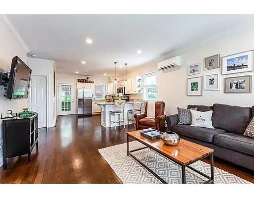 263 Bolton St, Unit unit 1 in Boston, MA - Building Photo - Building Photo