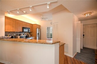 992 Woodshire Ln in Naples, FL - Building Photo - Building Photo