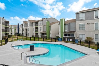 Parkway And Parkgreen On Bellaire in Houston, TX - Foto de edificio - Building Photo