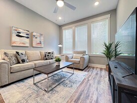 4310 W Spruce St, Unit SI FL1-ID1504548P in Tampa, FL - Building Photo