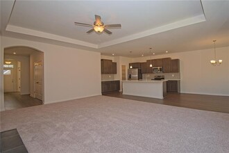 218 Catalpa Grv in Braselton, GA - Foto de edificio - Building Photo