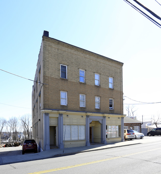 127 Pearl St in Port Chester, NY - Building Photo - Building Photo