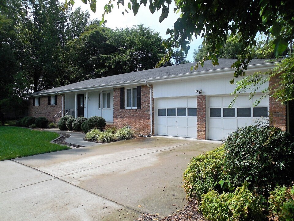715 N 37th St in Paducah, KY - Building Photo