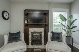 2710 Holmes St-Unit -1S in Kansas City, MO - Foto de edificio - Building Photo