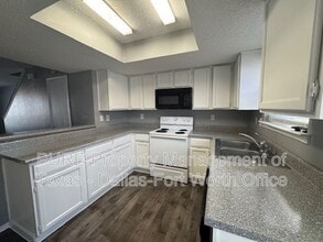 4004 W Pioneer Dr in Irving, TX - Building Photo - Building Photo