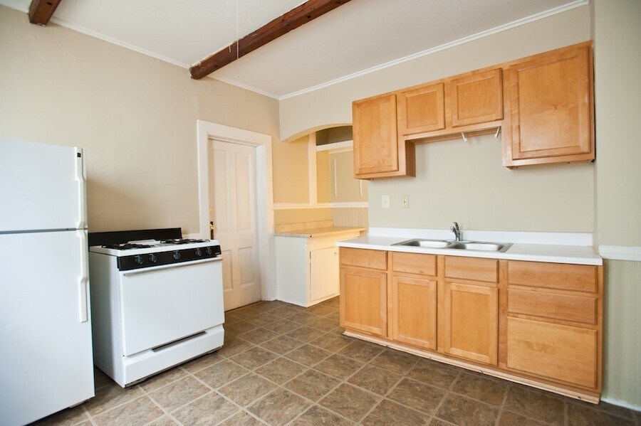 3221 N Newhall St in Milwaukee, WI - Building Photo