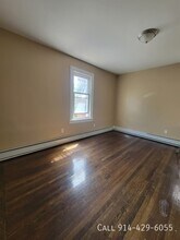 10 W 4th St in Mount Vernon, NY - Building Photo - Building Photo