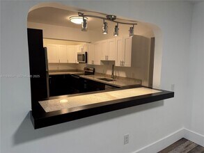 985 NE 115th St in Biscayne Park, FL - Building Photo - Building Photo