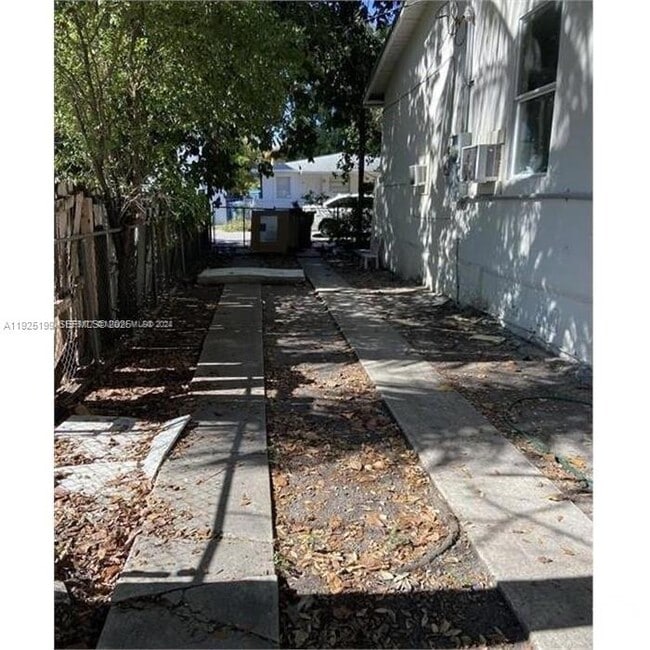 36 NE 60th Terrace in Miami, FL - Building Photo - Building Photo