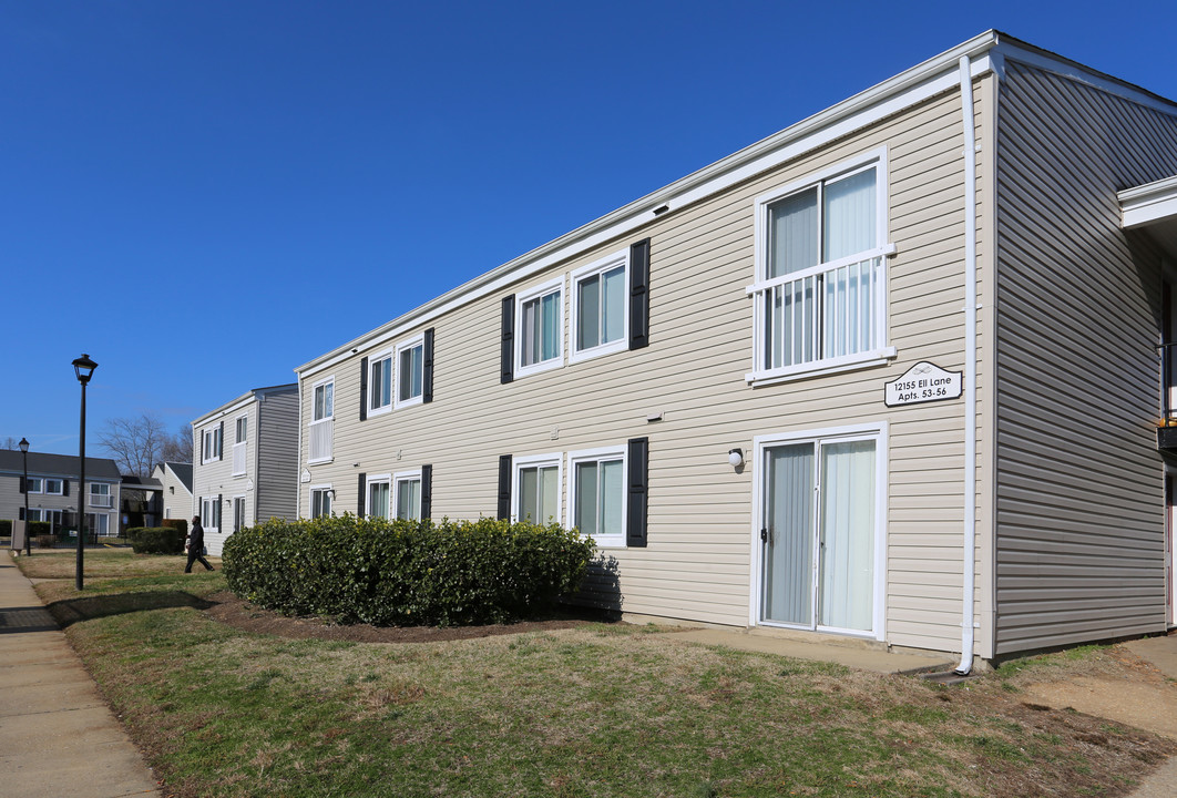 Village Green in Waldorf, MD - Building Photo