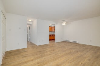 Hunters Creek in Bensalem, PA - Building Photo - Interior Photo