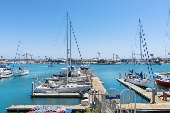 4200 S Harbor Blvd in Oxnard, CA - Foto de edificio - Building Photo