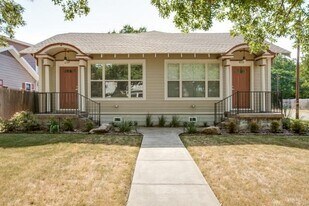 837 Woodlawn Ave in Dallas, TX - Building Photo