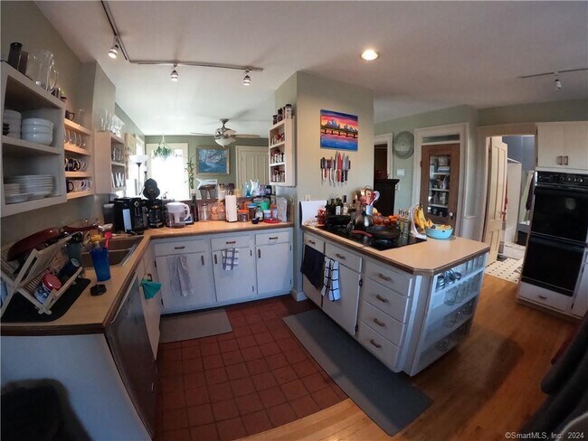 279 Humphrey St, Unit 2 in New Haven, CT - Building Photo - Building Photo