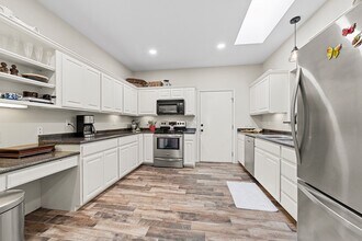 1008 Edinburgh Dr in Kerrville, TX - Building Photo - Building Photo