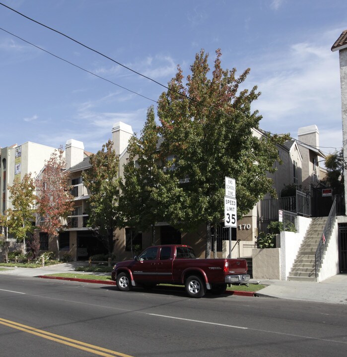 BEAUTIFUL REMODELED 1 AND 2 BEDROOM UNITS ... in Los Angeles, CA - Building Photo