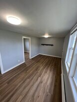 521 N Spruce St, Unit 2 in Vicksburg, MI - Building Photo