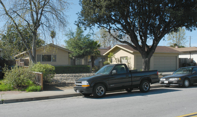 584-586 Alberta Ave in Sunnyvale, CA - Foto de edificio - Building Photo