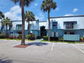 950 S Kanner Hwy in Stuart, FL - Building Photo