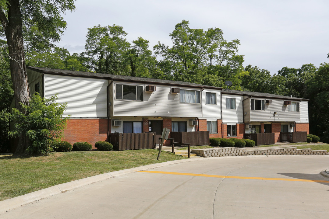 Sunset Hills Apartments in Pekin, IL - Building Photo