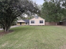 65 Hooks Rd in Lumberton, TX - Building Photo