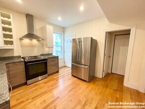 31 Edison Grn, Unit 1 in Boston, MA - Building Photo - Building Photo