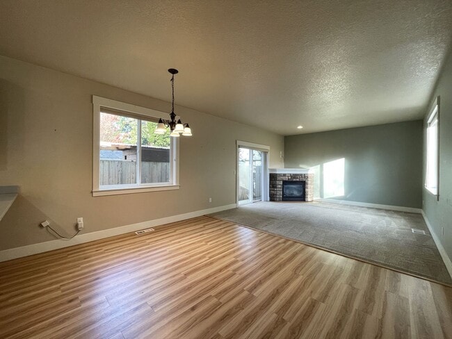 2746 SE 78th Ave in Portland, OR - Building Photo - Building Photo