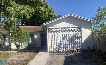 212 NW 41st Ct-Unit -212 in Pompano Beach, FL - Building Photo - Building Photo