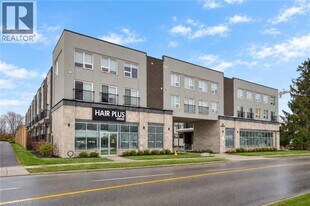 338 Albert St in Waterloo, ON - Building Photo