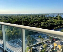 13499 Biscayne Blvd, Unit b in North Miami, FL - Building Photo - Building Photo