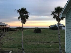 3921 11 Mile Rd in Galveston, TX - Building Photo - Building Photo