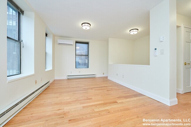 5 Grove St, Unit 2 in Boston, MA - Foto de edificio - Building Photo