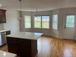 39 Park Ave in Harrison, NY - Building Photo - Building Photo