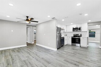 7614 Alvina St in Tampa, FL - Building Photo - Building Photo