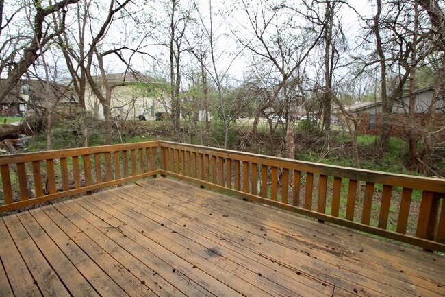 property at 907-907 Aspen Ct