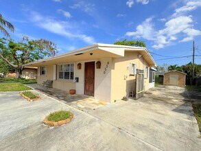 8350 Taft St in Pembroke Pines, FL - Building Photo - Building Photo