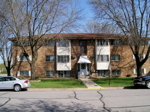 Valley Apartments in Shakopee, MN - Building Photo - Building Photo