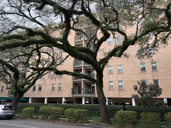 3915 Saint Charles Ave, Unit 604 in New Orleans, LA - Building Photo - Building Photo