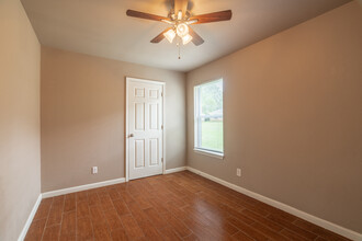 Pine Shadows Duplex Apartments in Silsbee, TX - Building Photo - Interior Photo