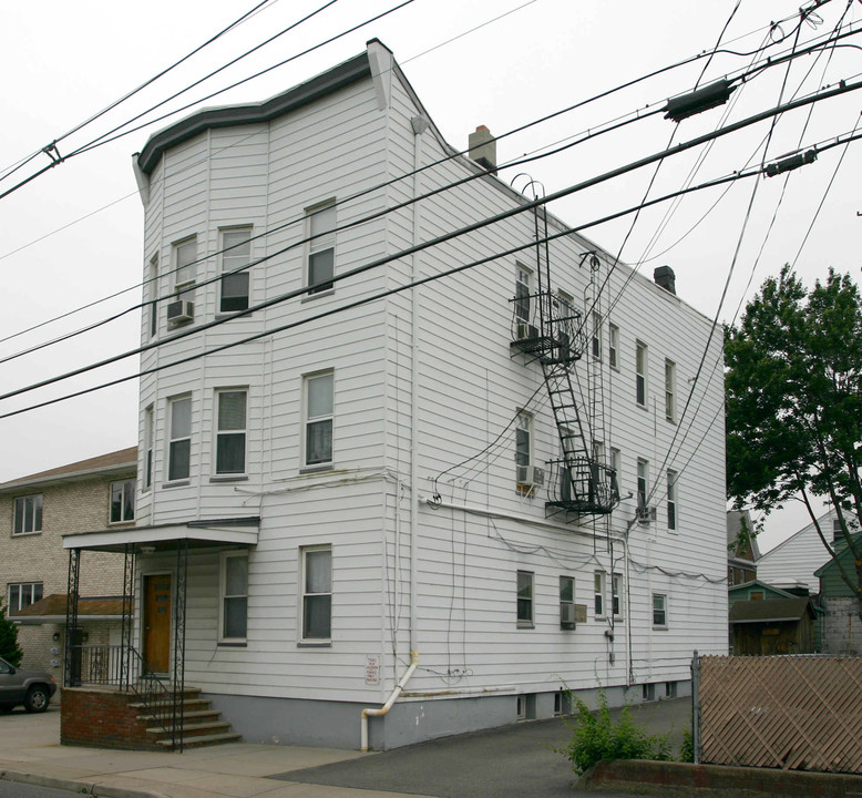 72 Semel Ave in Garfield, NJ - Foto de edificio