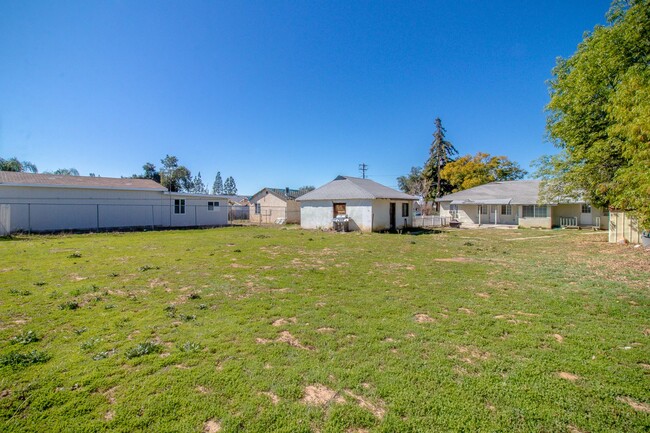 947 Ave B in Calimesa, CA - Building Photo - Building Photo