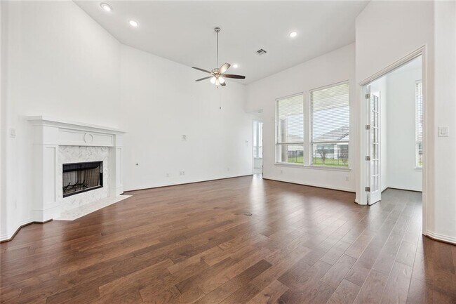 1329 Marina Grand Terrace in Volente, TX - Building Photo - Building Photo