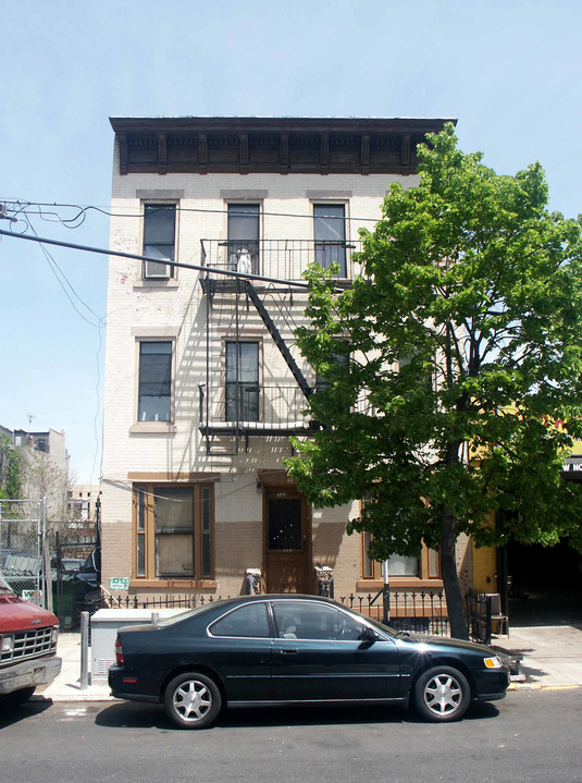 323 Saint Marks Ave in Brooklyn, NY - Building Photo