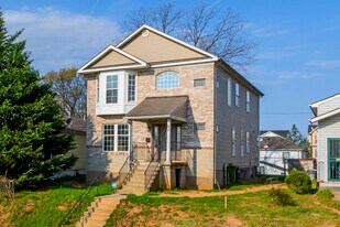 824 48th Pl NE in Washington, DC - Building Photo