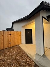 6006 Cougar Trl in Bakersfield, CA - Foto de edificio - Building Photo