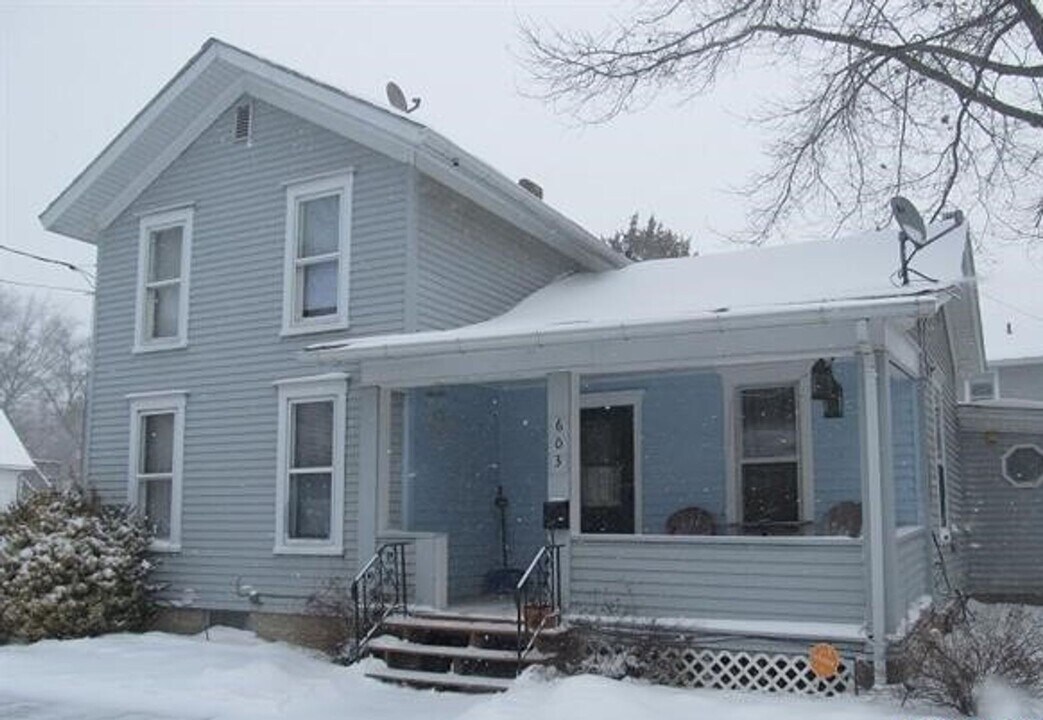 603 S High St in Janesville, WI - Building Photo