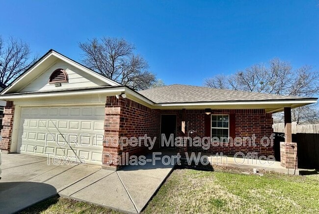 208 W Franklin Ave in Saginaw, TX - Building Photo - Building Photo